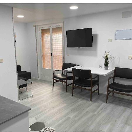Madrid Villa Suites Bianco Esterno foto