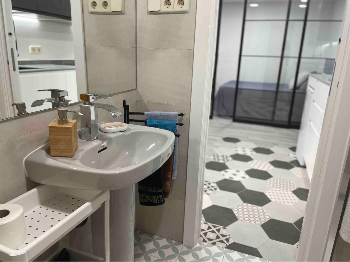 Madrid Villa Suites Bianco Esterno foto