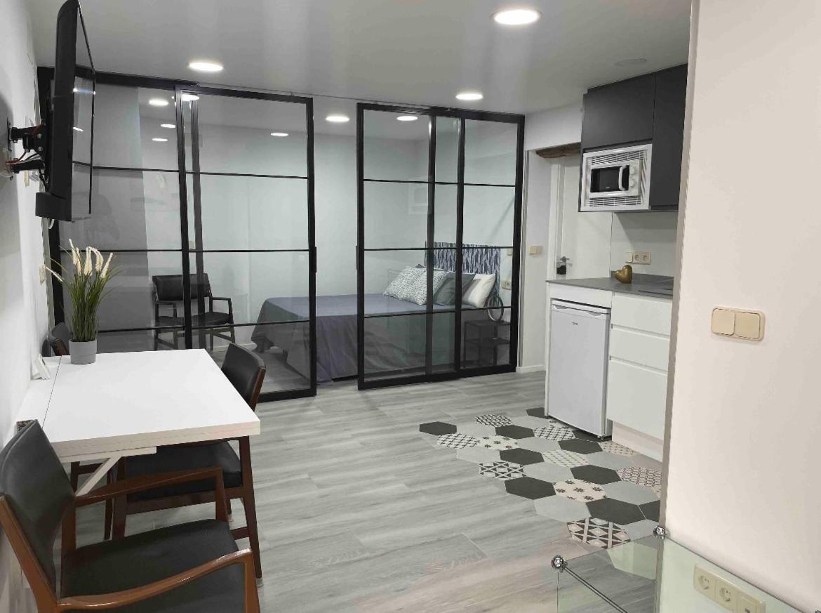 Madrid Villa Suites Bianco Esterno foto