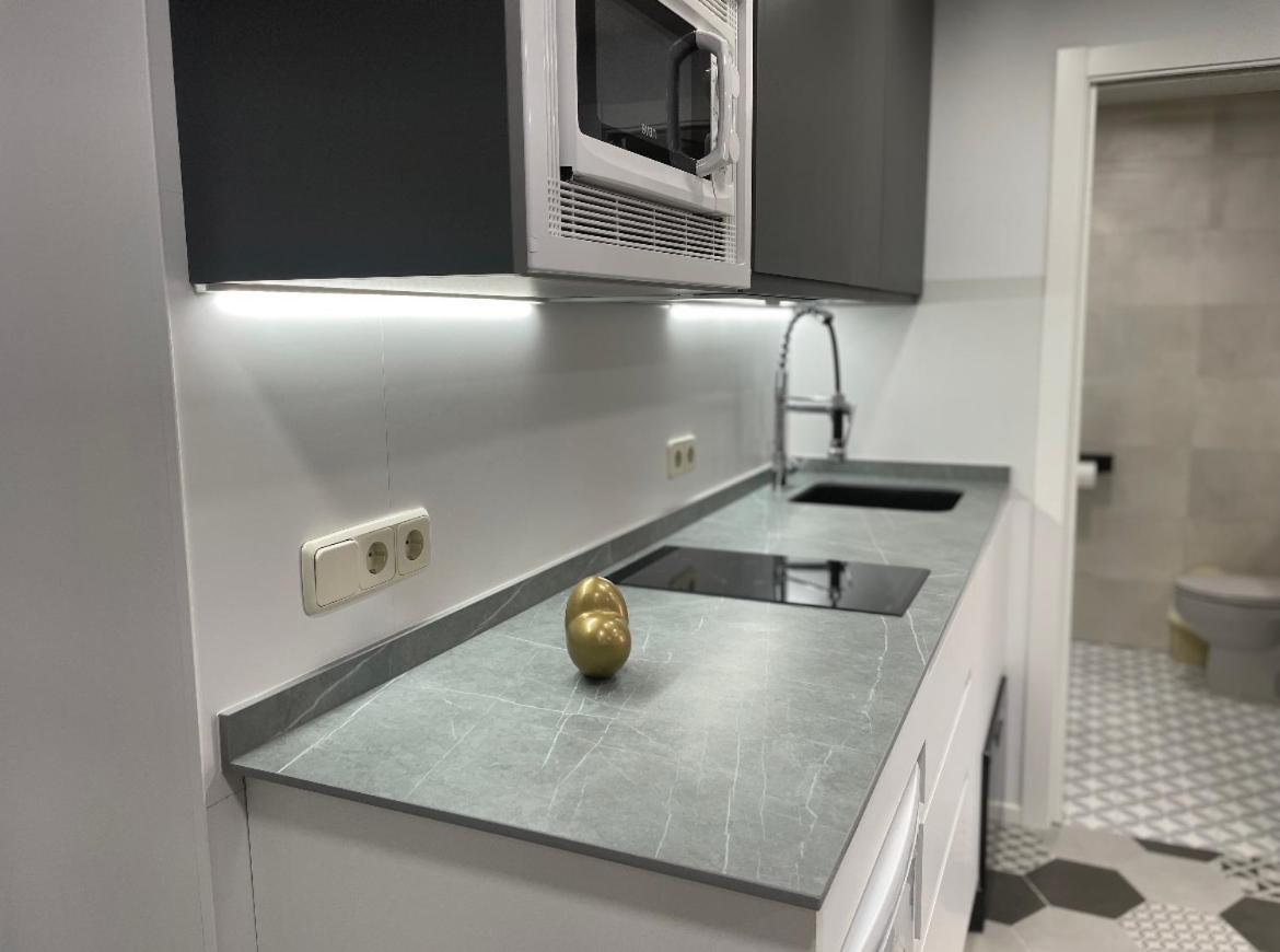 Madrid Villa Suites Bianco Esterno foto